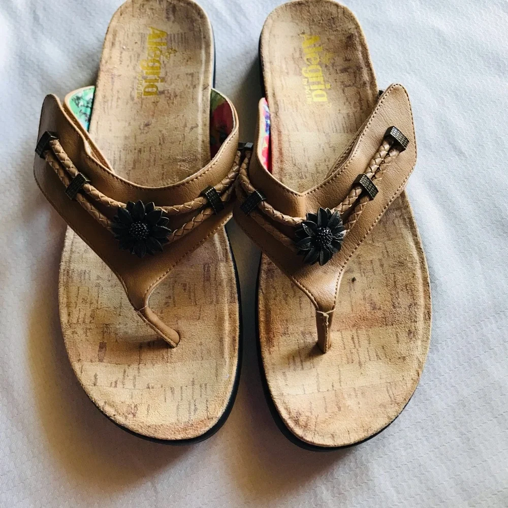Alegria Women's Tan Sandals